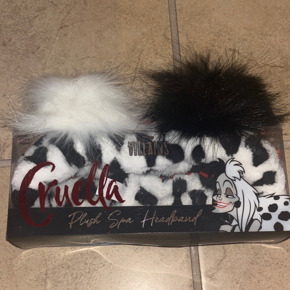 Disney Accessories - Disney Cruella Villains Plush Spa Headband - Black and White
